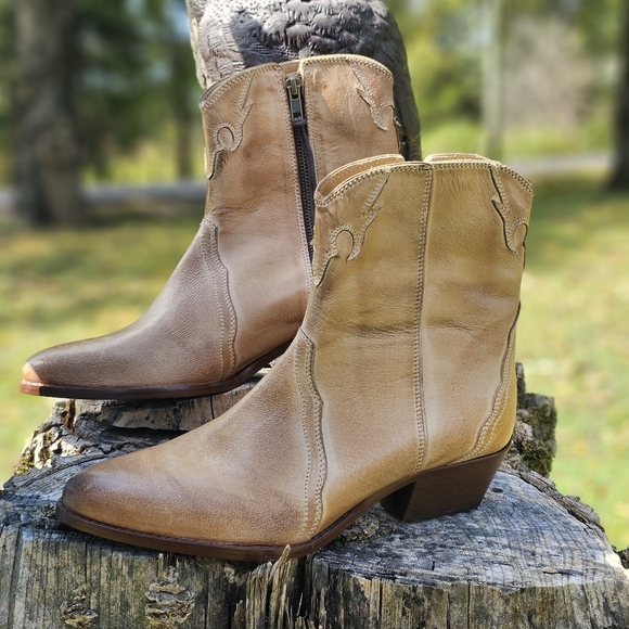 Womens Size 10 Free People Tan Leather Ankle Cowboy Boots Western - Picture 3 of 12